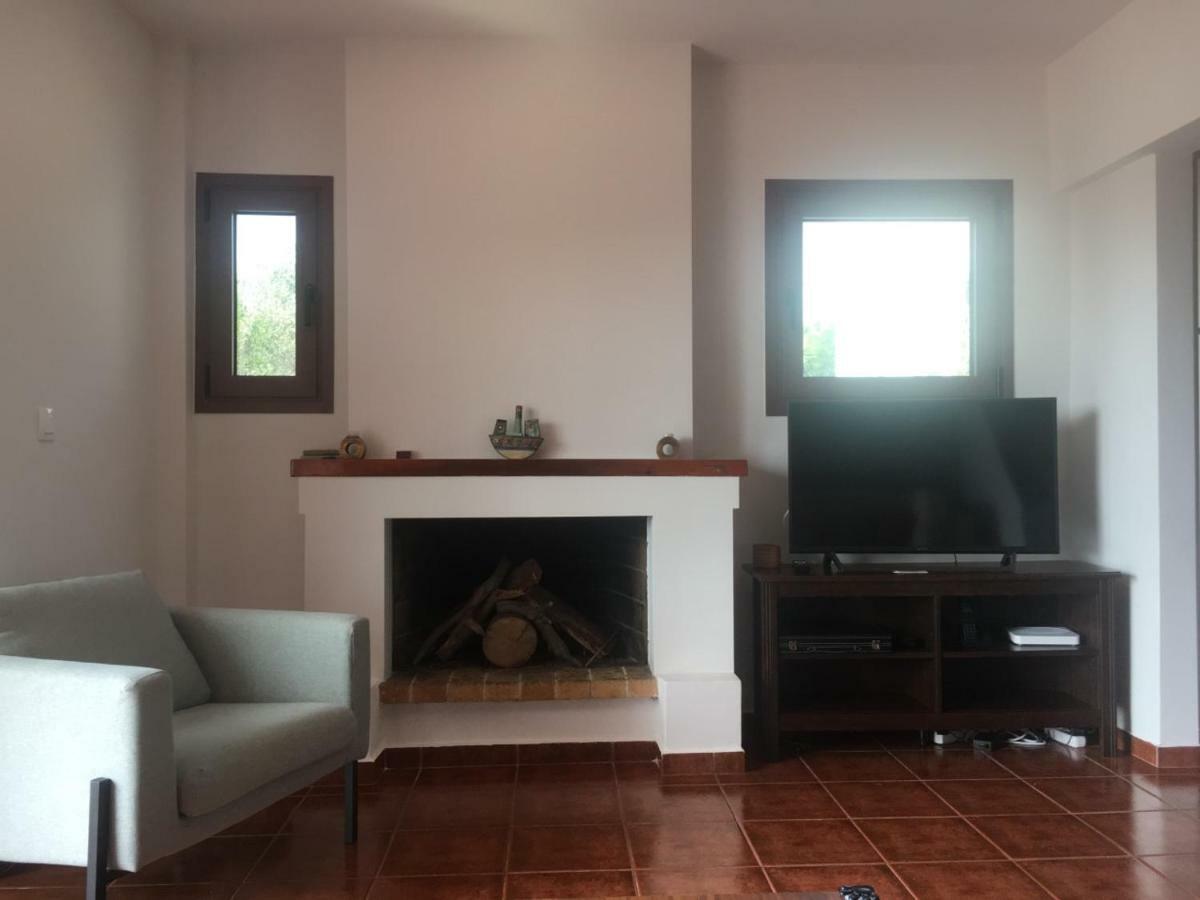 Villa Christina With Private Pool In Saronida, Near Stunning Beaches, Athens Airport & Sounio Exterior foto