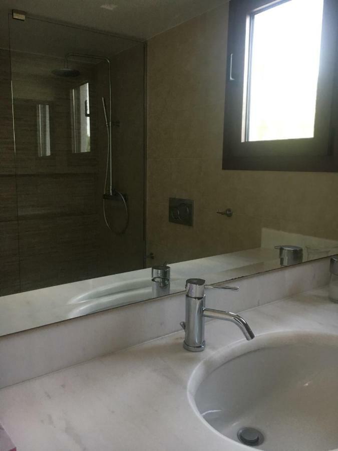 Villa Christina With Private Pool In Saronida, Near Stunning Beaches, Athens Airport & Sounio Exterior foto